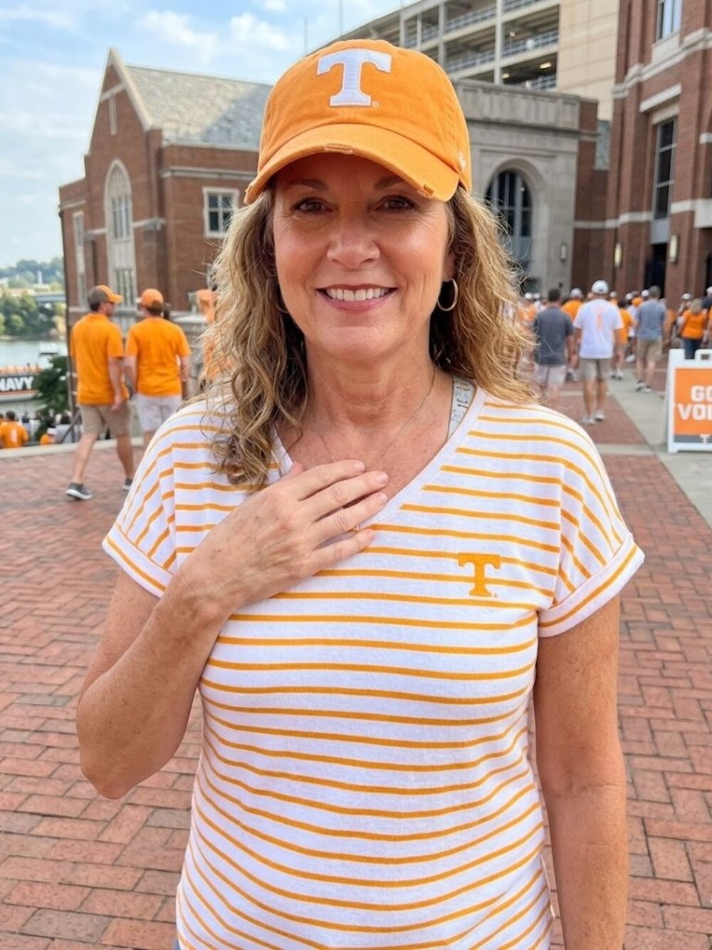 UT Tennessee Volunteers Tshirt Small